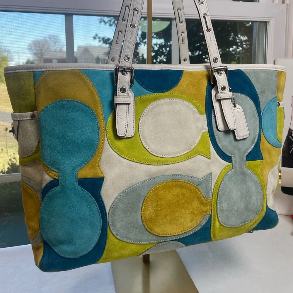 Coach Limited Edition Optic Signature C Suede Tote 🫐 🍋‍🟩 - Picture 4 of 17